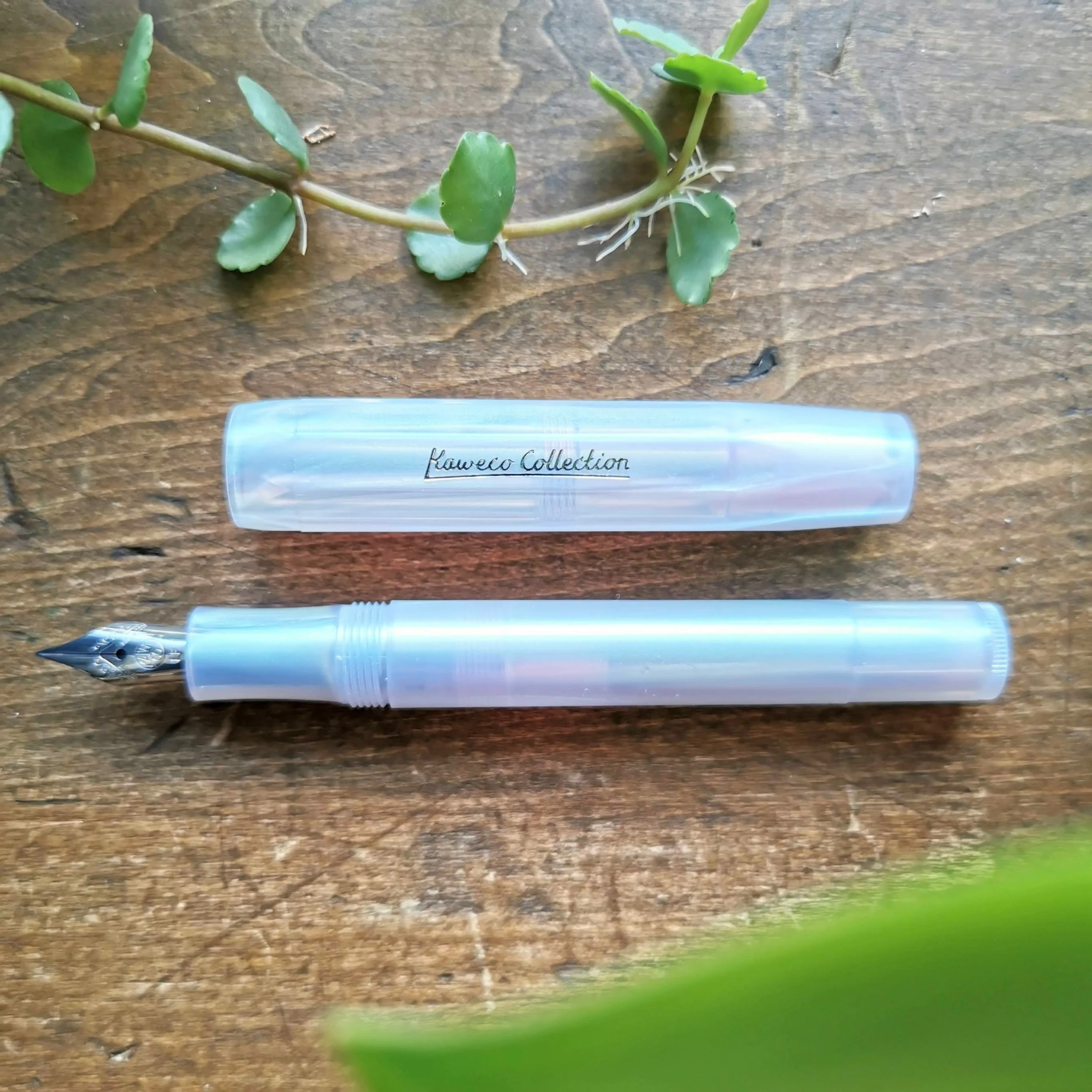 Classic Sport Fountain Pen | Iridescent Pearl | Collector's Edition 2 Classic Sport Fountain Pen | Iridescent Pearl | Collector's Edition - Image 2