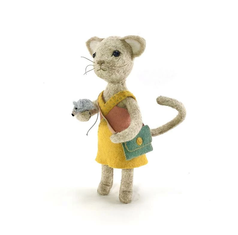 Chloe Cat | Hand-Stitching Project Kit 2 Chloe Cat | Hand-Stitching Project Kit - Image 2